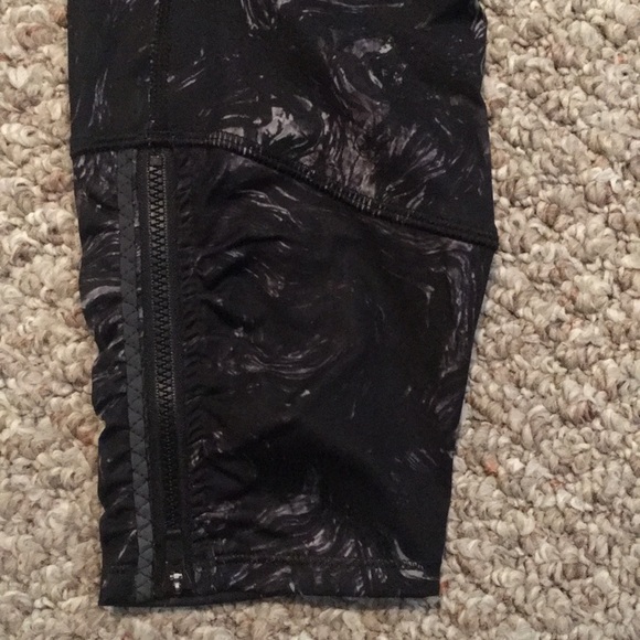 Lululemon cropped pants size 6 - Picture 2 of 8